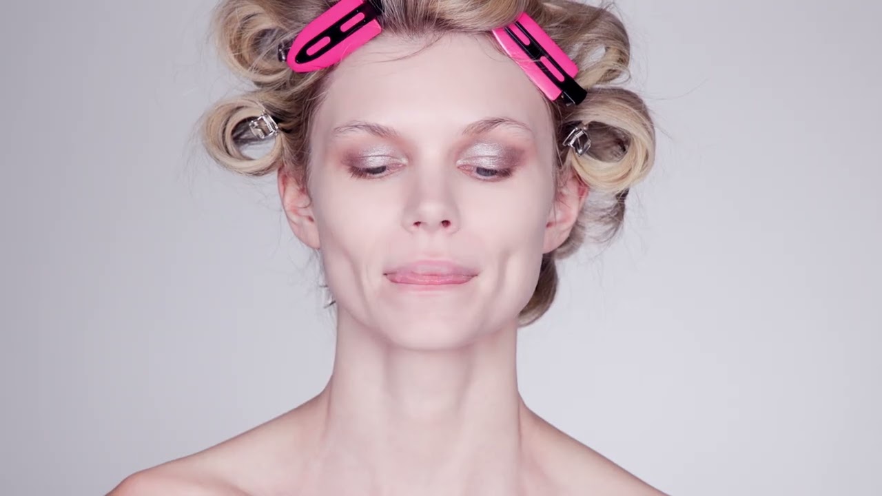 70s-Inspired Peach Blush Makeup | Cool-Toned Smoky Eyes & Fresh Skin