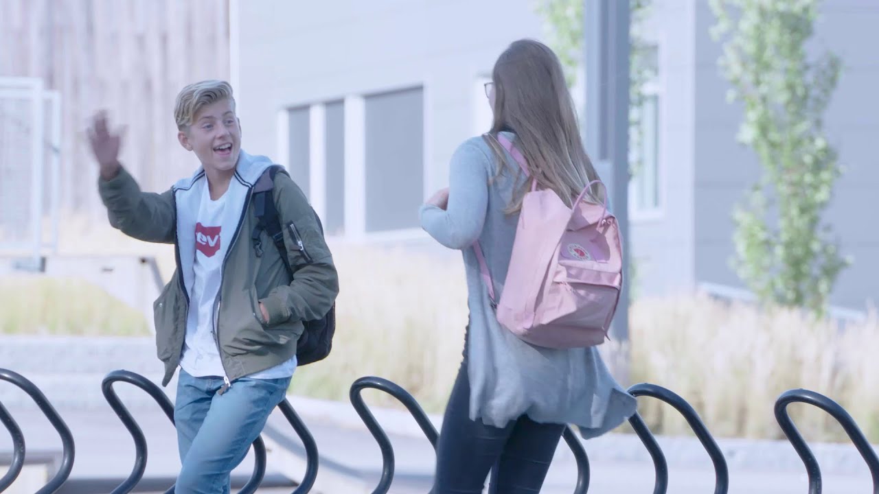 Lær tegn med Isaac og Vilde: Skole