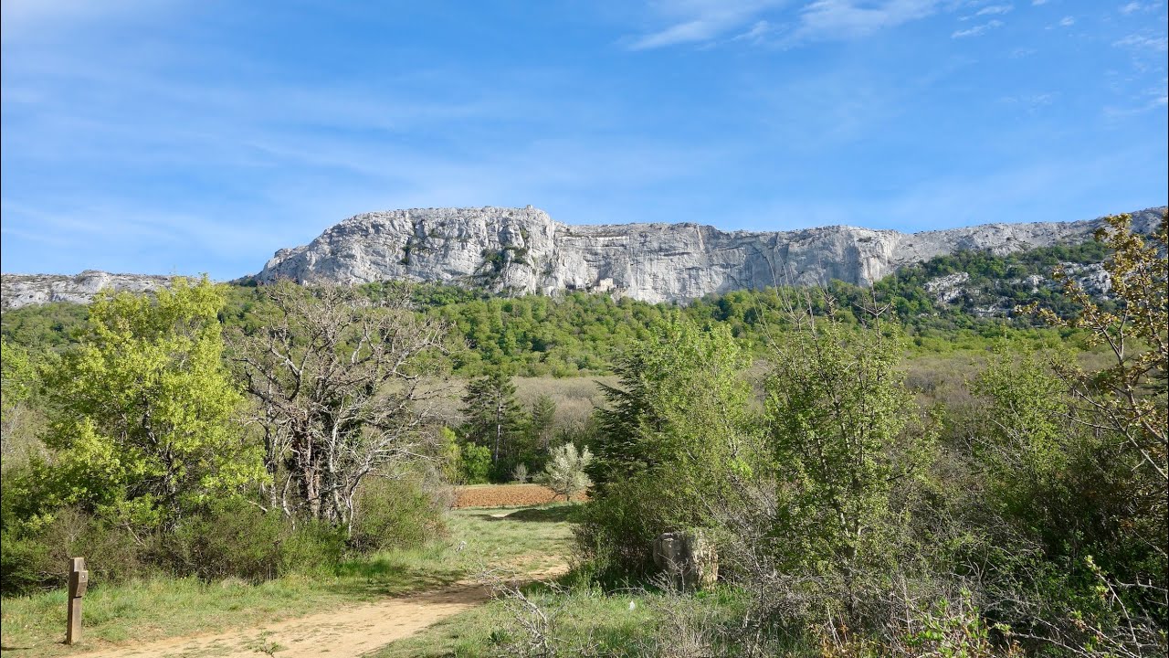 Sainte-Baume ,  grotte de Sainte Marie-Madeleine,  Jouc de L'Aigle, sentier merveilleux en 4K.