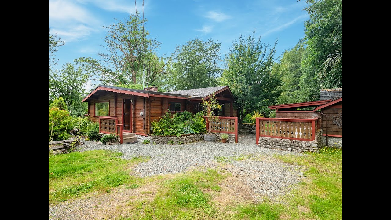 Stunning Log Home & Property - 6312 Ferguson Road, Port Alberni, BC