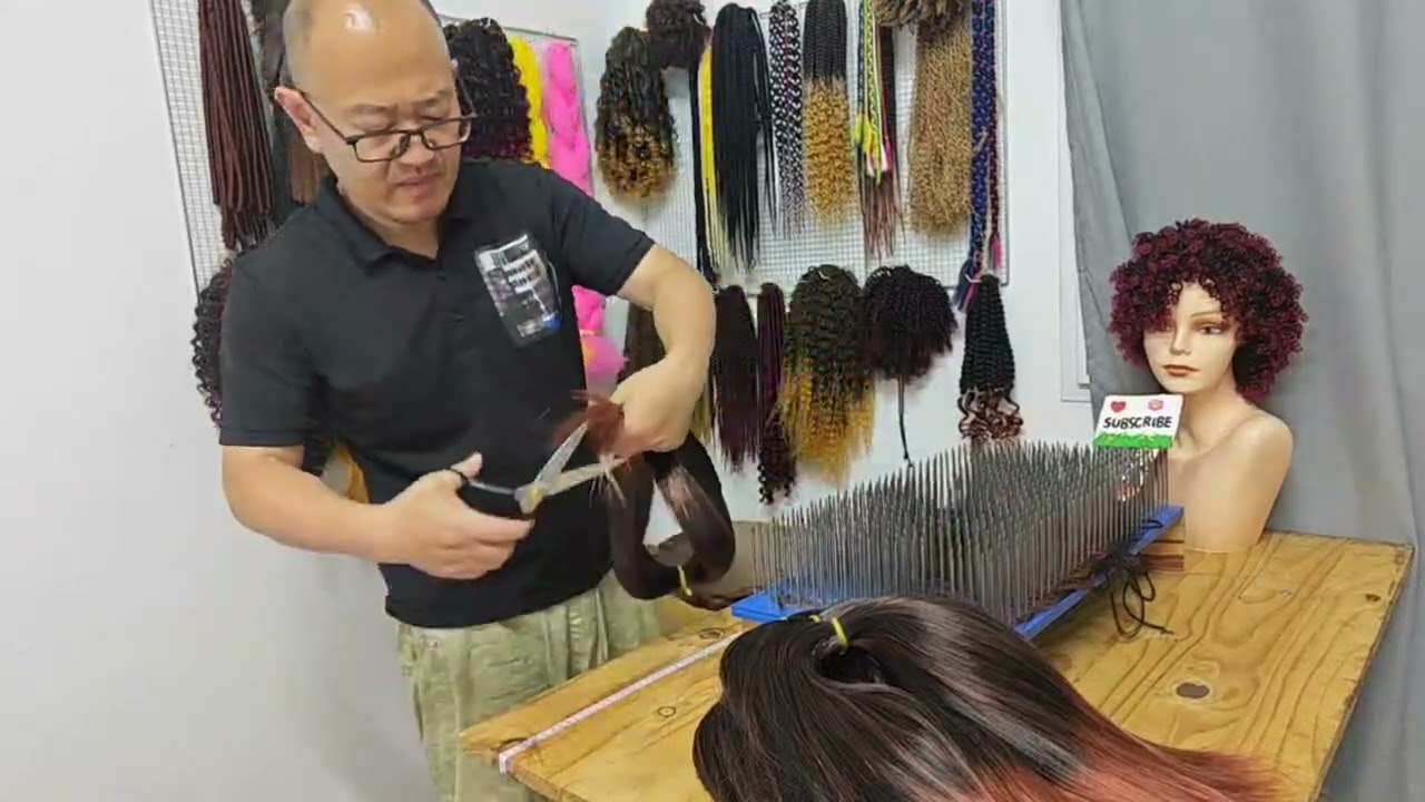 “African synthetic wig making, pre-processing: color mixing. Wig making skills. Handmade.