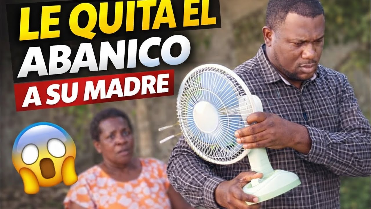 Le quita el abanico a su madre 