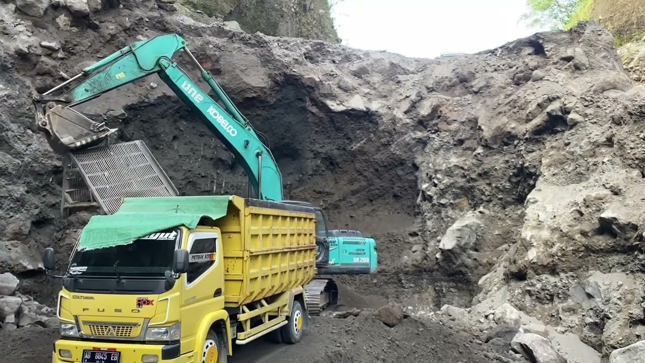 Excavator digging sand part 9