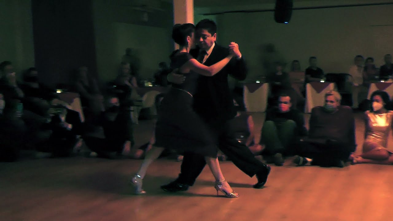 Carlos Espinoza & Agustina Piaggio, Milonguero viejo (NeapolisInTango, 1/4)