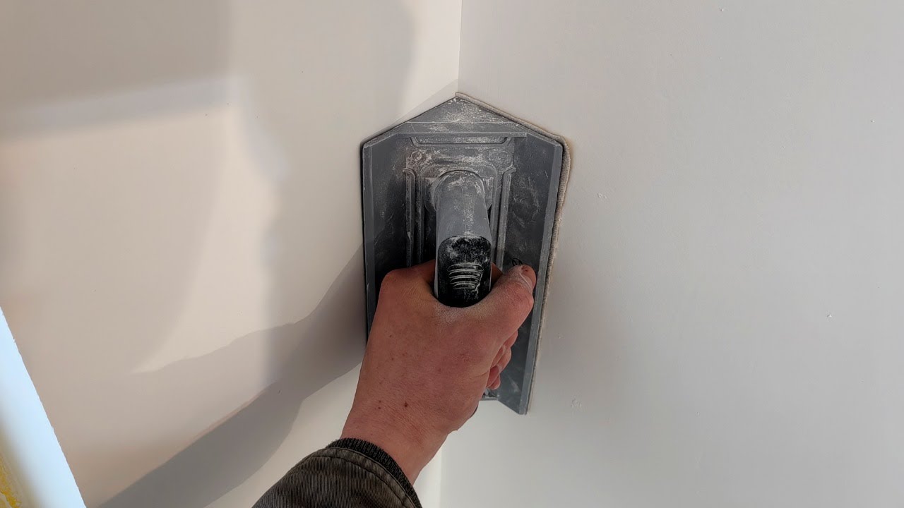 Как шлифовать внутренние углы при шпатлёвке стен. Тёрка для шлифовки шпатлёвки во внутренних углах.