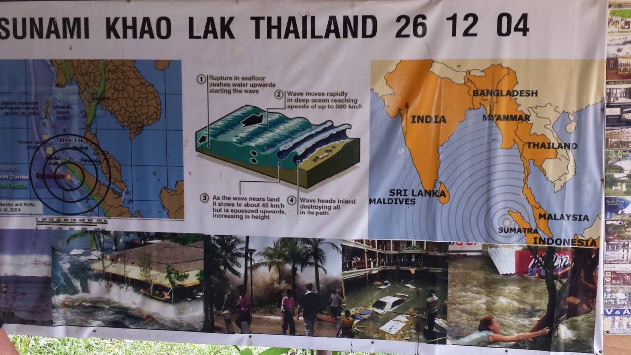Tsunami Boot 813 und Tsunami Info - Ban Bang Niang - Khao Lak - Thailand