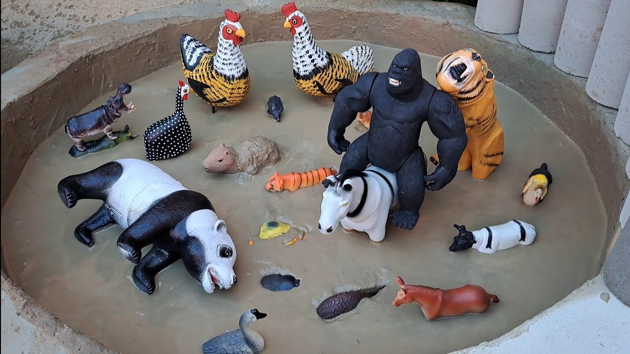 Animais de Plástico Presos na Lama Capivara Urso Panda Búfalo Rinoceronte Urso Pardo Besouro Tigre