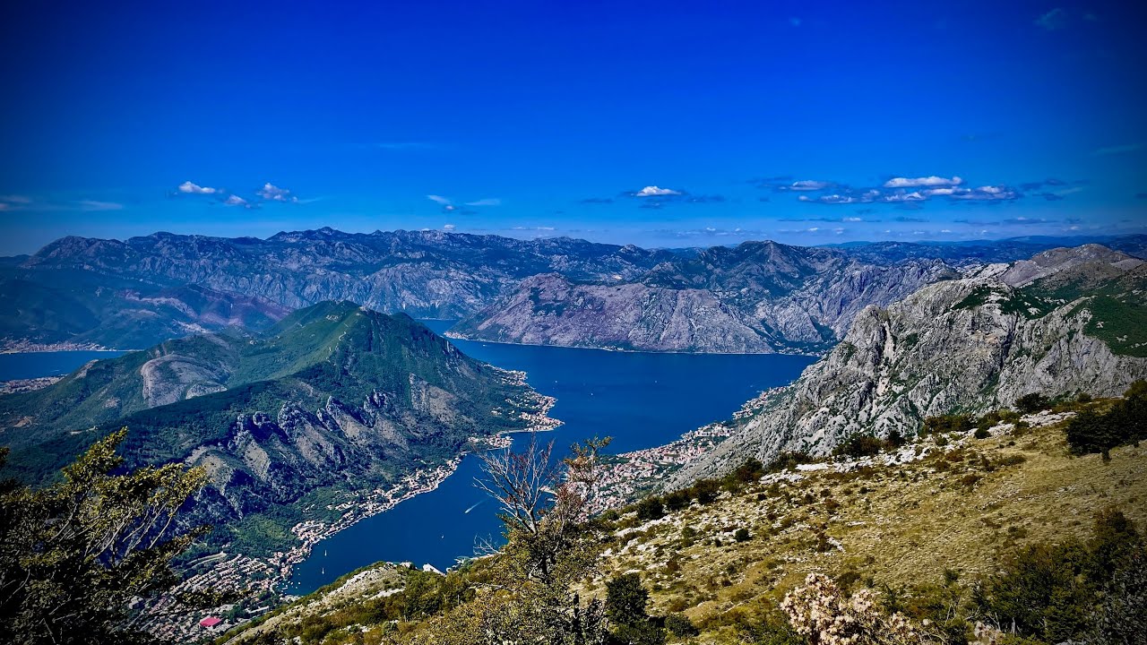 Czarnog&oacute;ra Zatoka Kotorska 4K dronem. Montenegro Bay of Kotor 4K Piękne widoki Relax Music