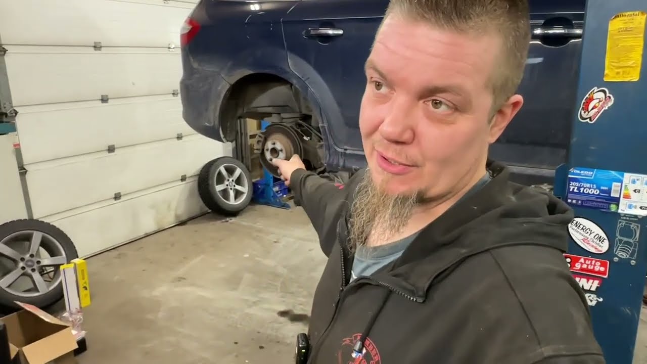 Ford Mondeo | Pitkittäistukivarren puslien prässäys | Klann -puristin