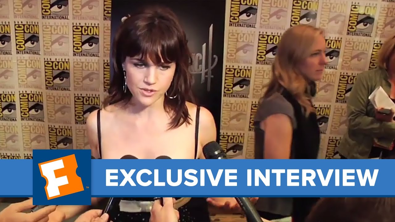 Sucker Punch Carla Gugino Comic-Con 2010 Exclusive Interview | Comic Con | FandangoMovies