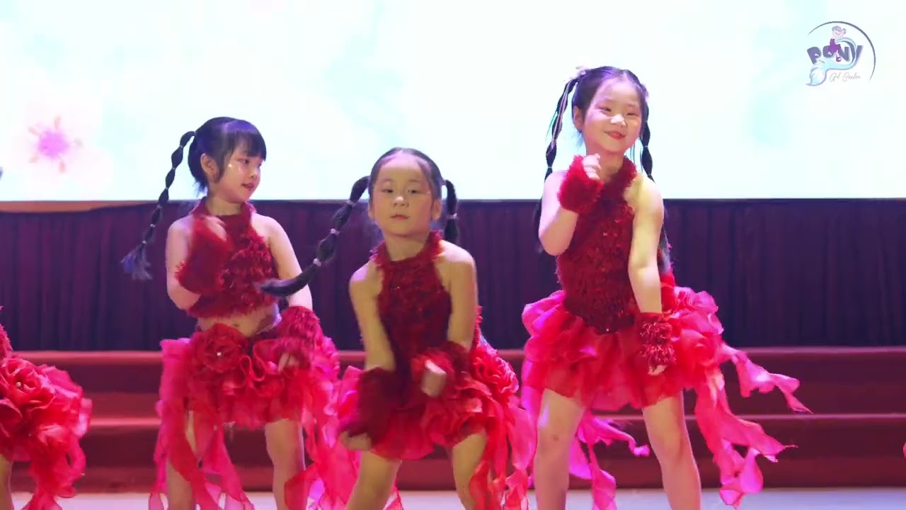 Tiết mục :  Nụ cười xuân - Biểu diễn : Lớp dance kid 12 TTNT PONY