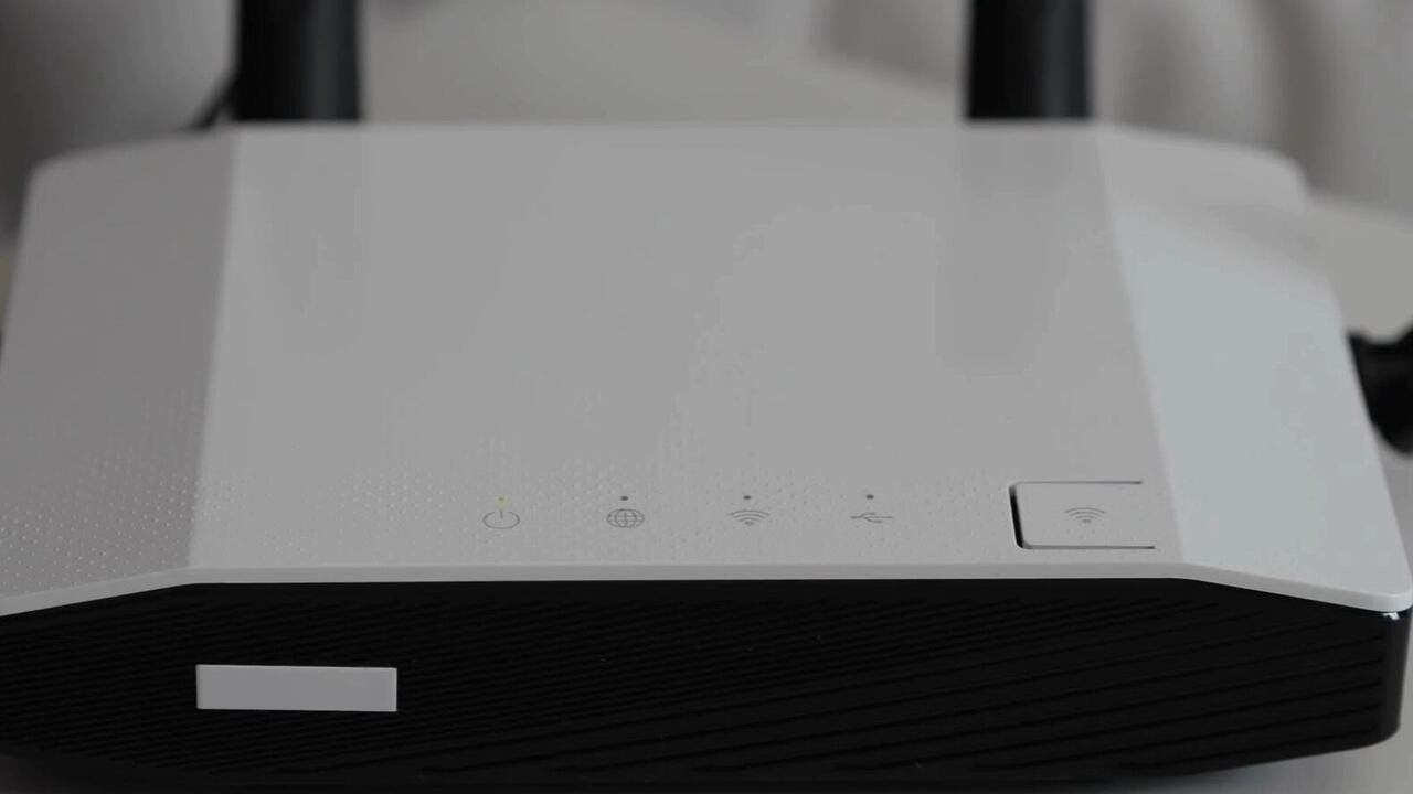 What the Tech: Removing unwanted objects from photos