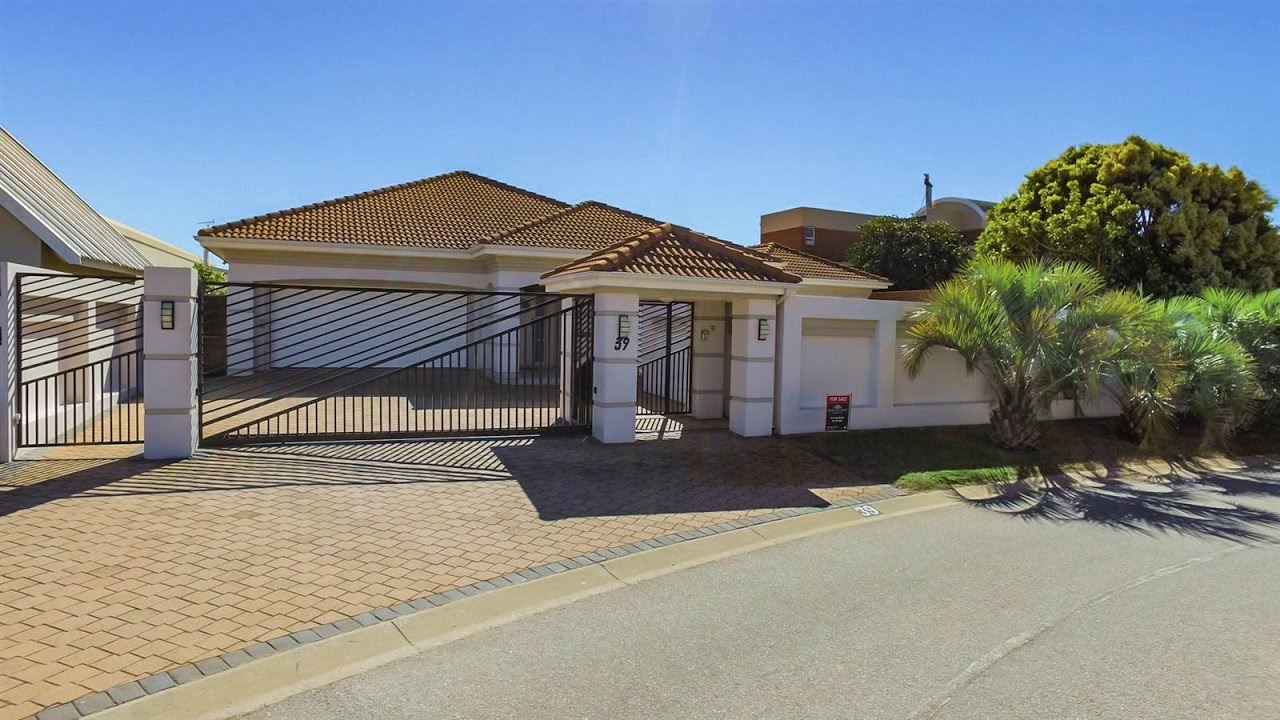 3 Bedroom House for sale in Eastern Cape | Port Elizabeth | Summerstrand |