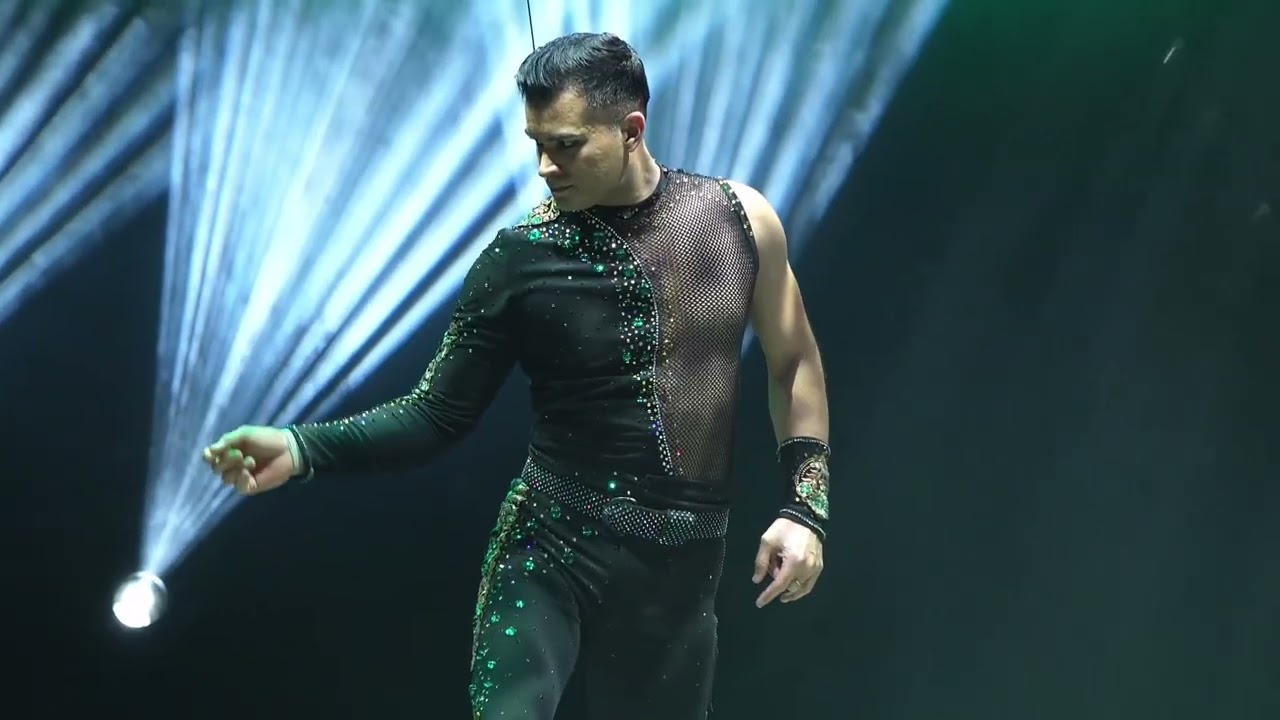 Dúo Avant ta Peau Handstand chairs 