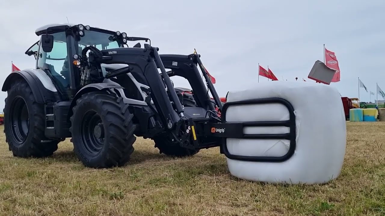 Exakt frontlastararbete med Valtra Precision Lift & Load