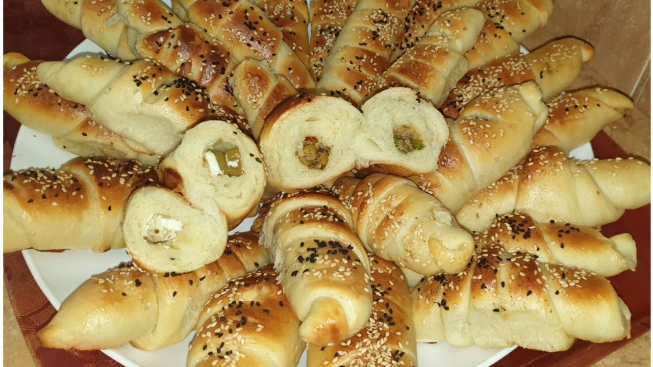 طريقةعمل فطائر الجبنه بالذعتر والتونه/ بعجينه قطنيه وطعم روعهCheese and tuna pies with cotton dough