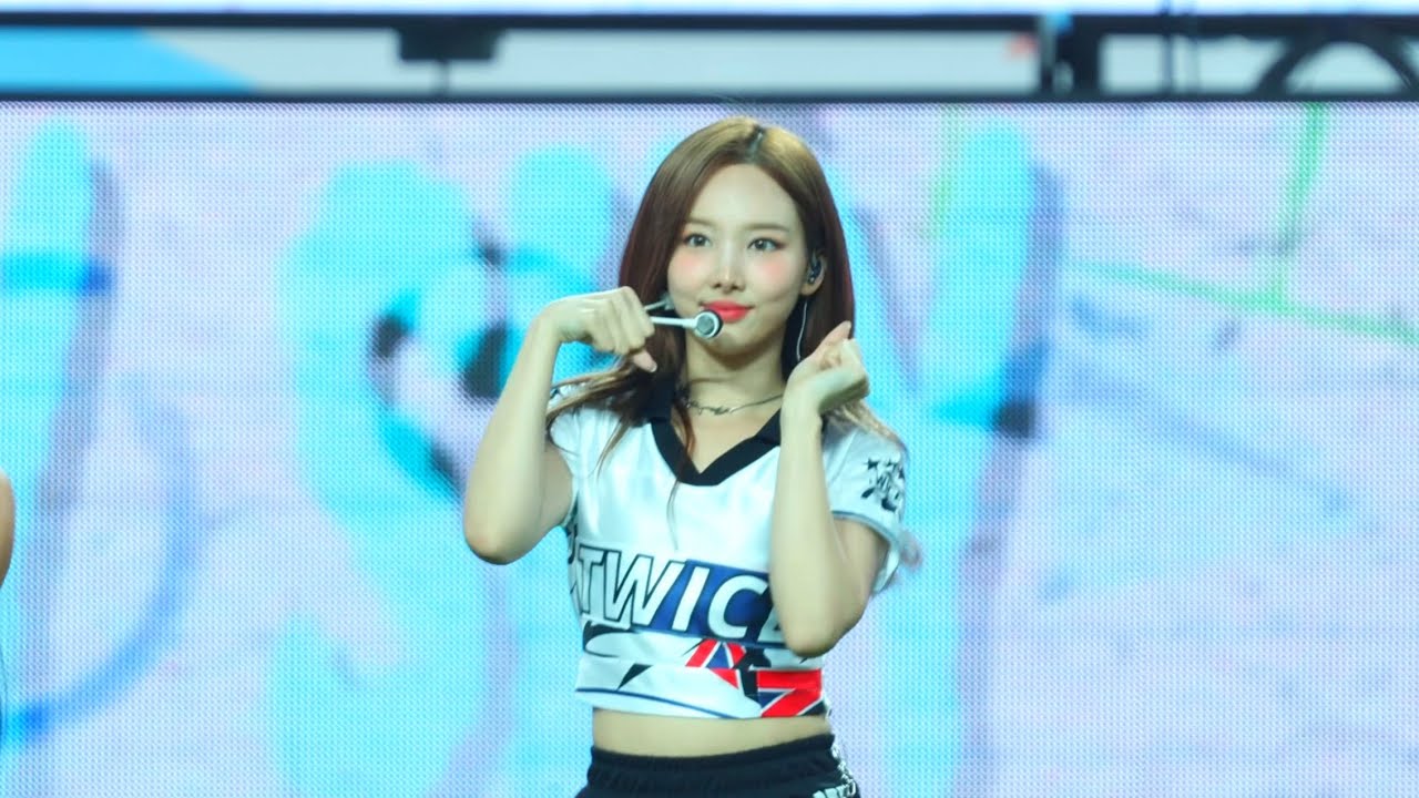 [4K] 240731 하프타임쇼 CHEER UP 트와이스 나연 직캠