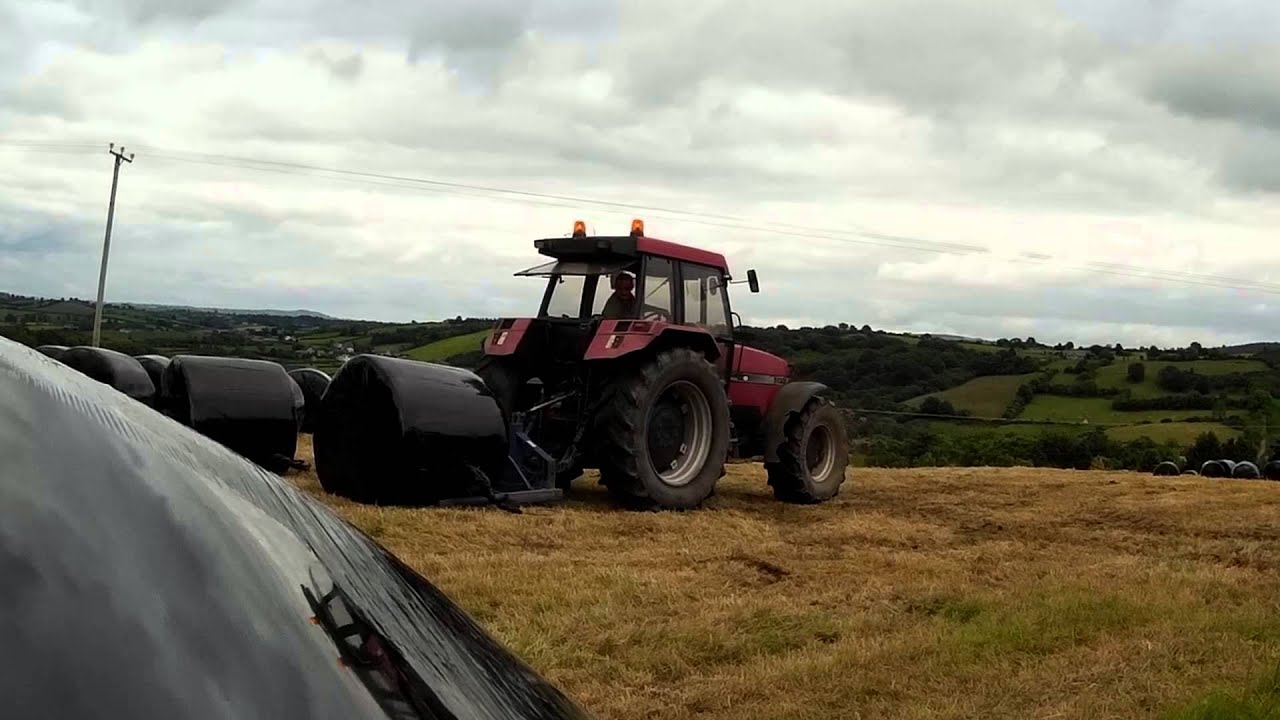 Stacking round bales with Case Maxxum 5130