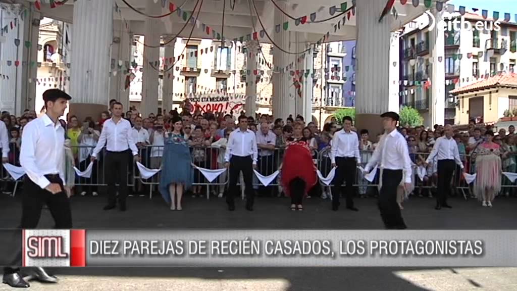 Los recién casados de Ordizia han bailado la 'soka-dantza'
