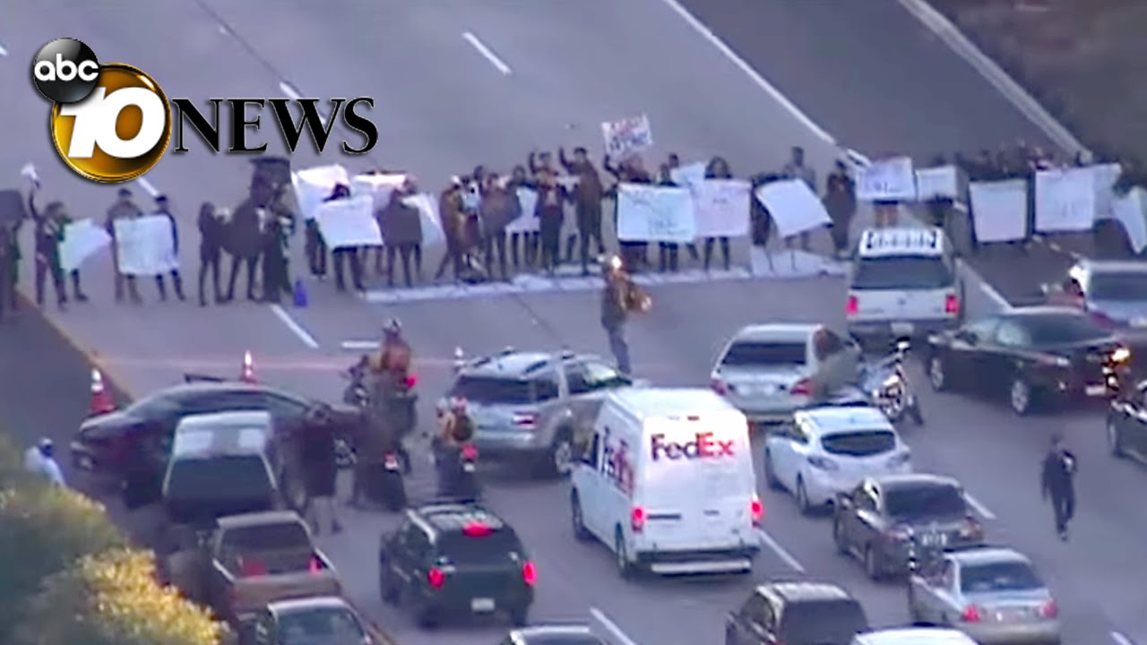 Ferguson protesters block I-5 in La Jolla, Police respond