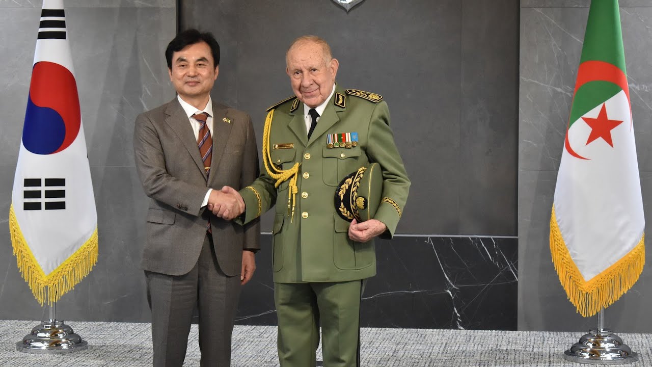 Grand accueil du G&eacute;n&eacute;ral d&rsquo;Arm&eacute;e Sa&iuml;d Chengriha par le ministre sud-cor&eacute;en de la D&eacute;fense &agrave; S&eacute;oul
