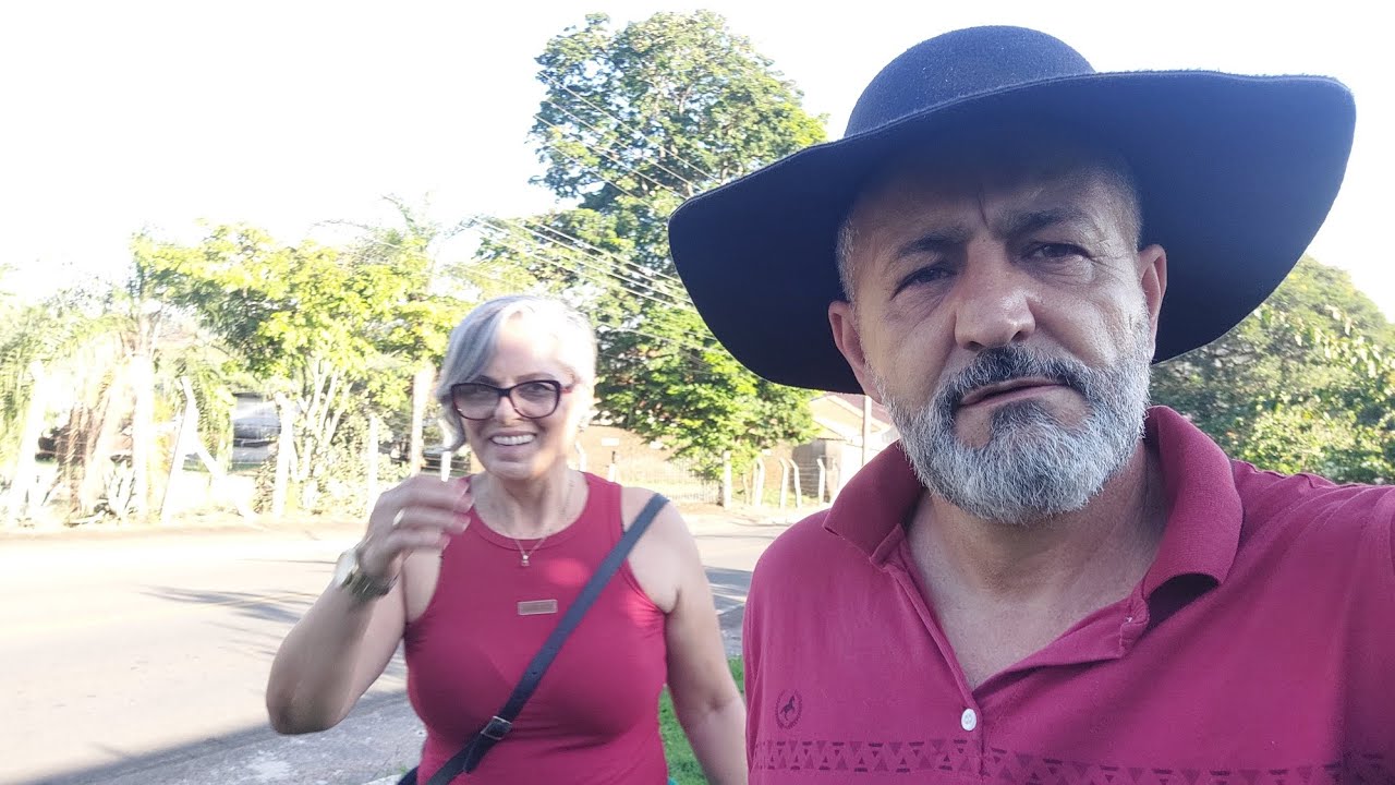 Uma viagem a pé dia e noite. 