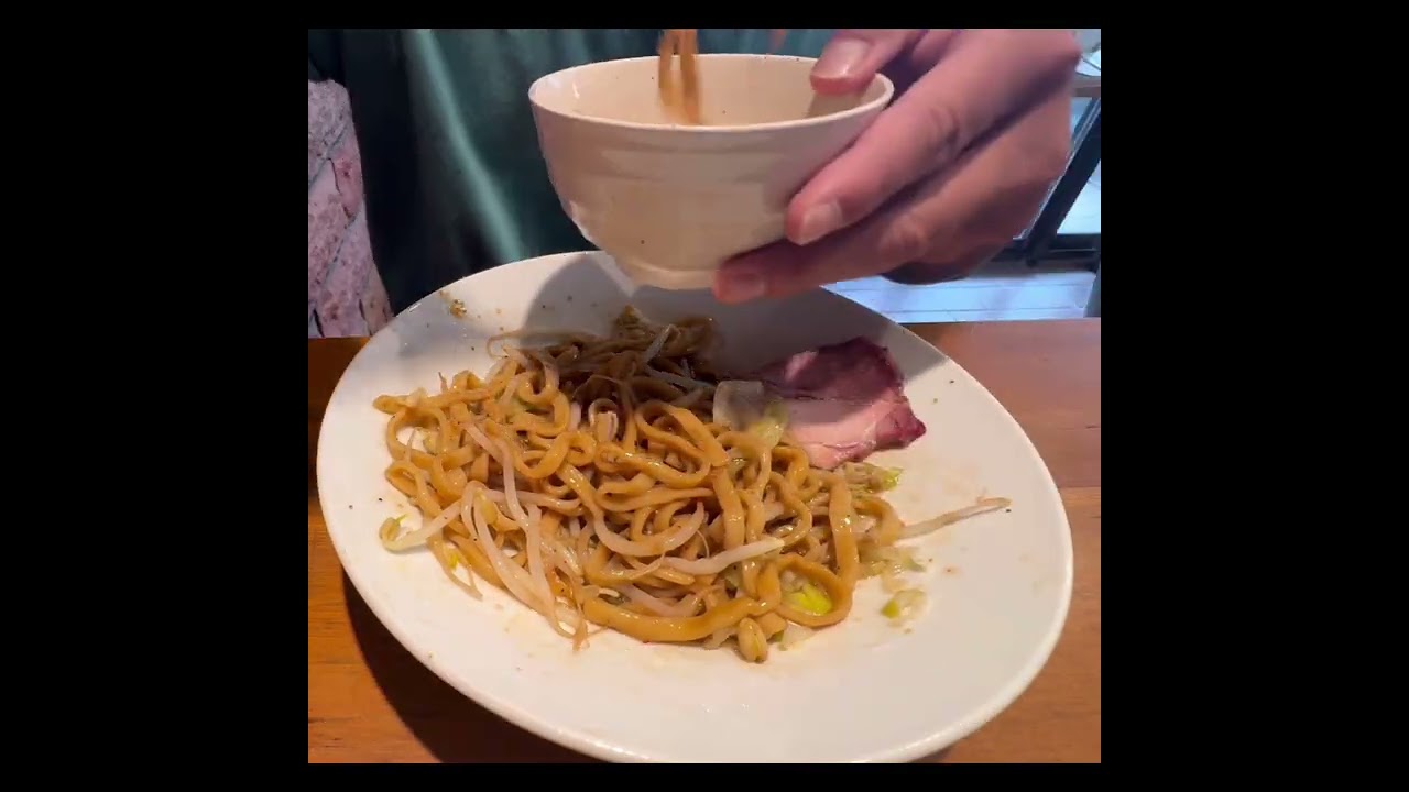 豚ラーメンイベントの2発目混ぜるぜ　　　　　　　毎日ラーメンすするマン3啜り目