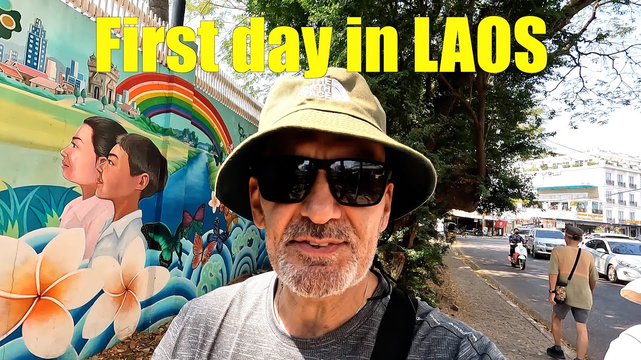 My first time in Laos  🇱🇦 Vientiane | Talat Sao Market | Patuxay Victory Monument