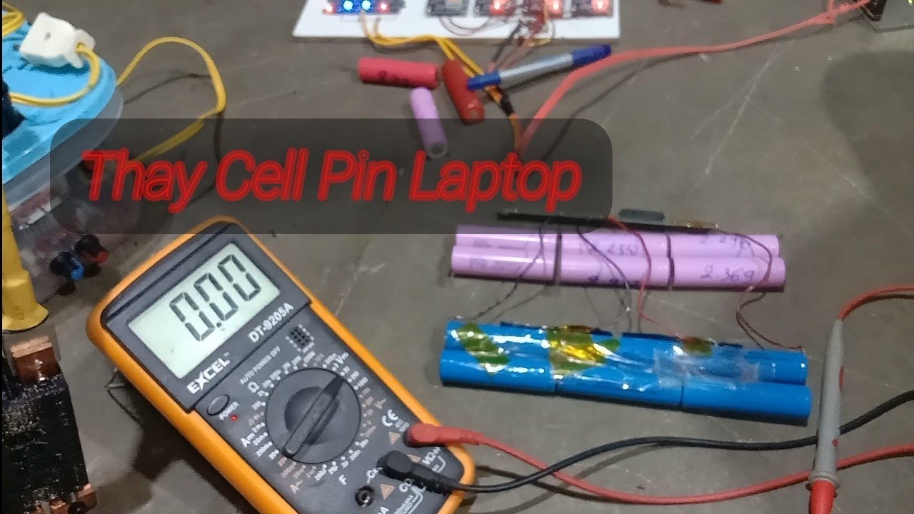 Thay cell pin laptop.