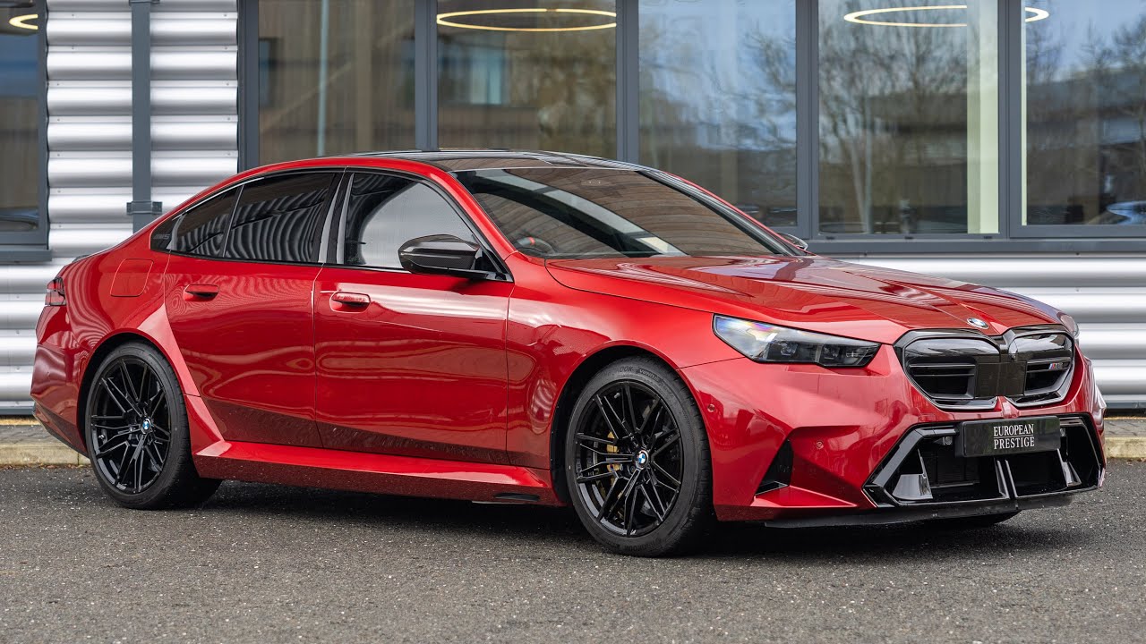 2024 BMW M5 Saloon (G90) - Fire Red - Walkaround (4K)