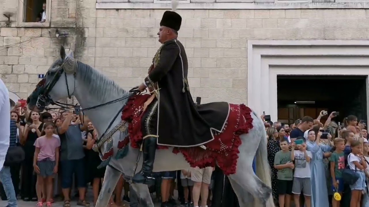 Lijepo li je Hrvat biti...,Majko hvala ti...( Alkari )