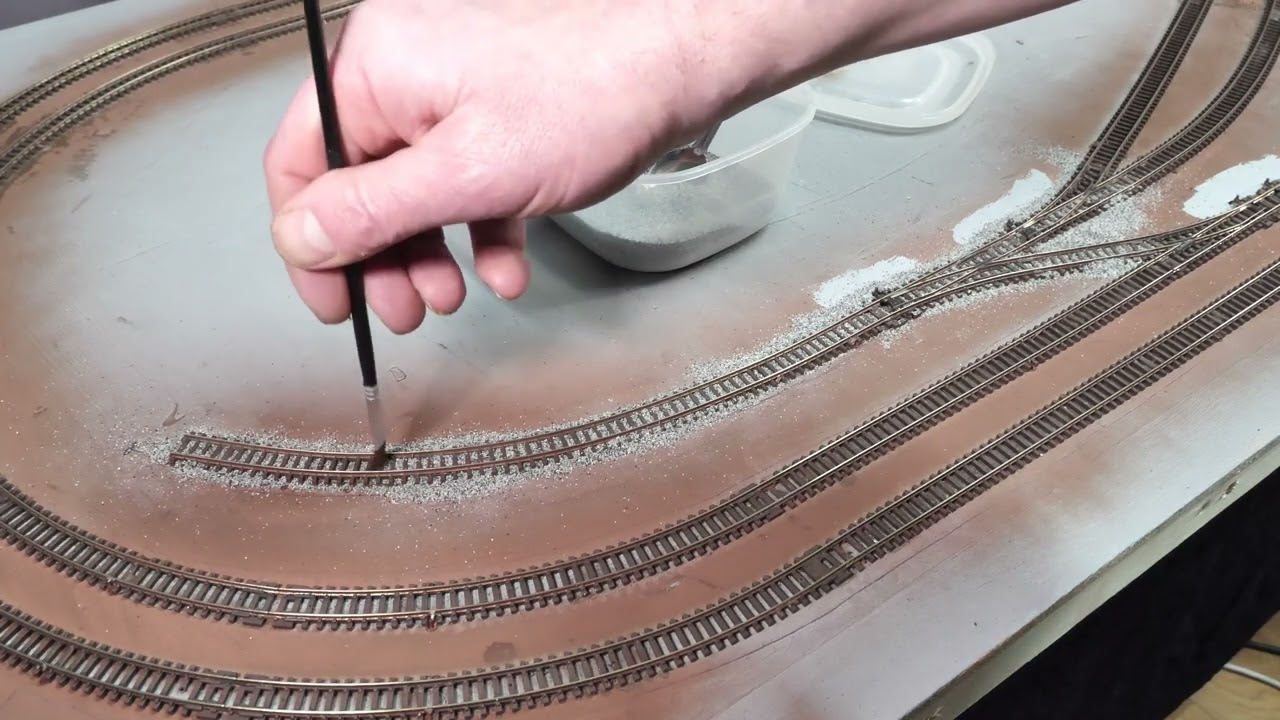 N Gauge 4x2 Layout Part 6 Ballasting and weathering the tracks. It didn't all go well this time.