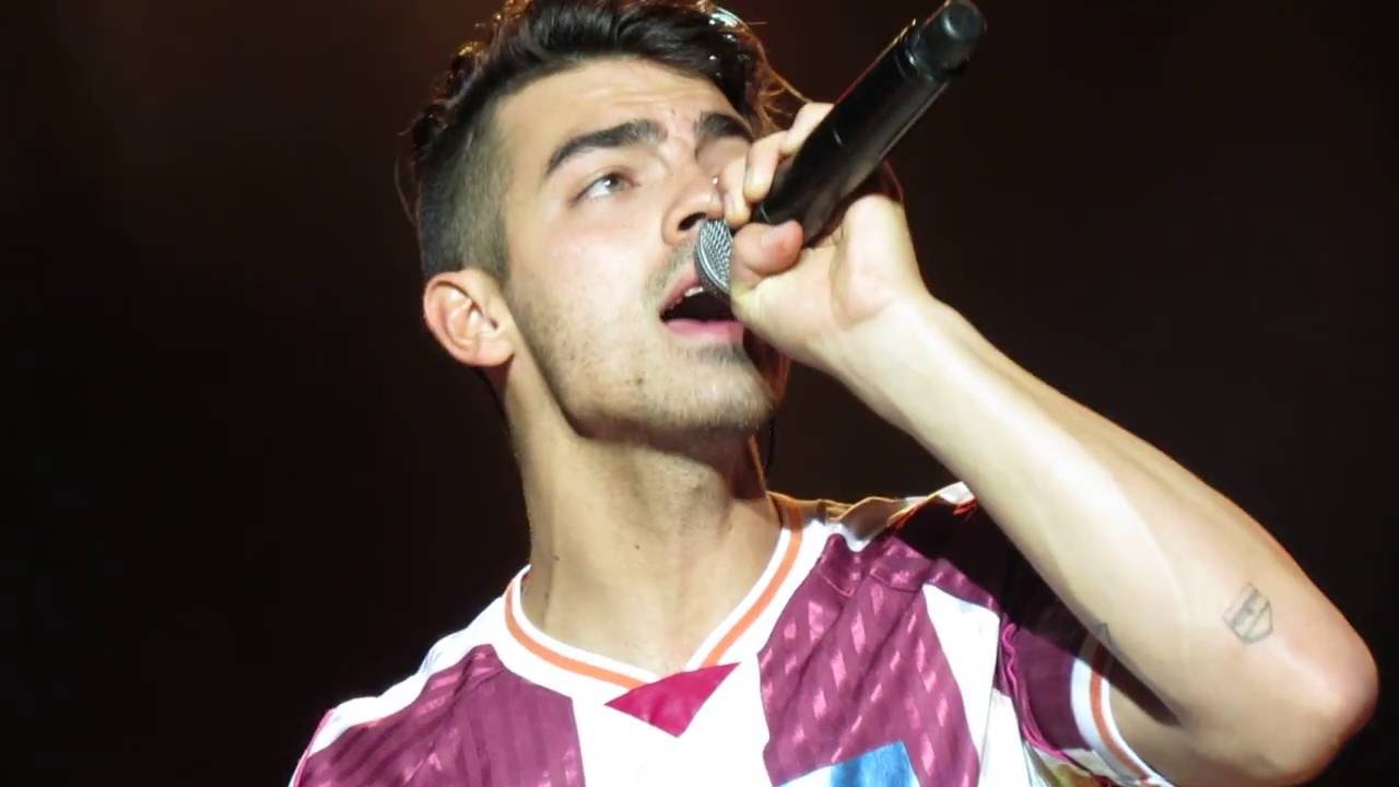 Toothbrush - DNCE - 9/15/16 - Pomona, CA (LA County Fair)