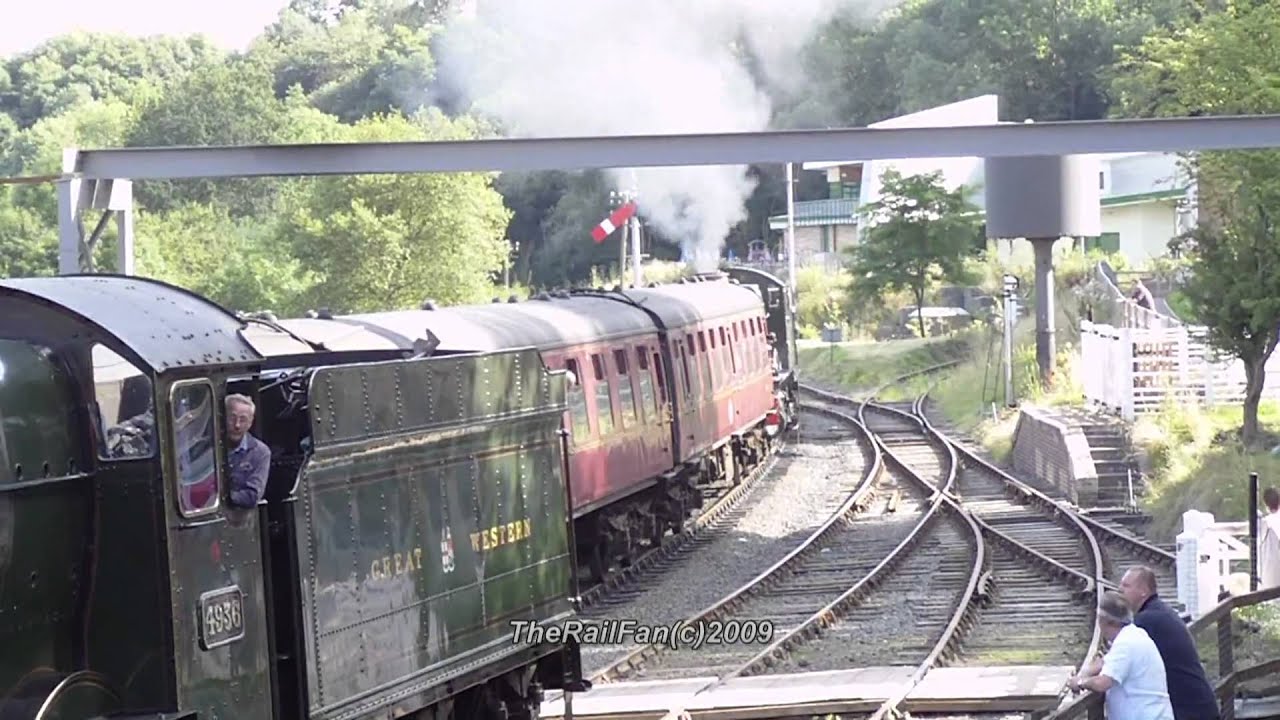 GWR 4936 KINLET HALL MEETS GWR 7802 BRADLEY MANOR AT HIGHLEY RAILWAY STATION 9TH AUGUST 2009