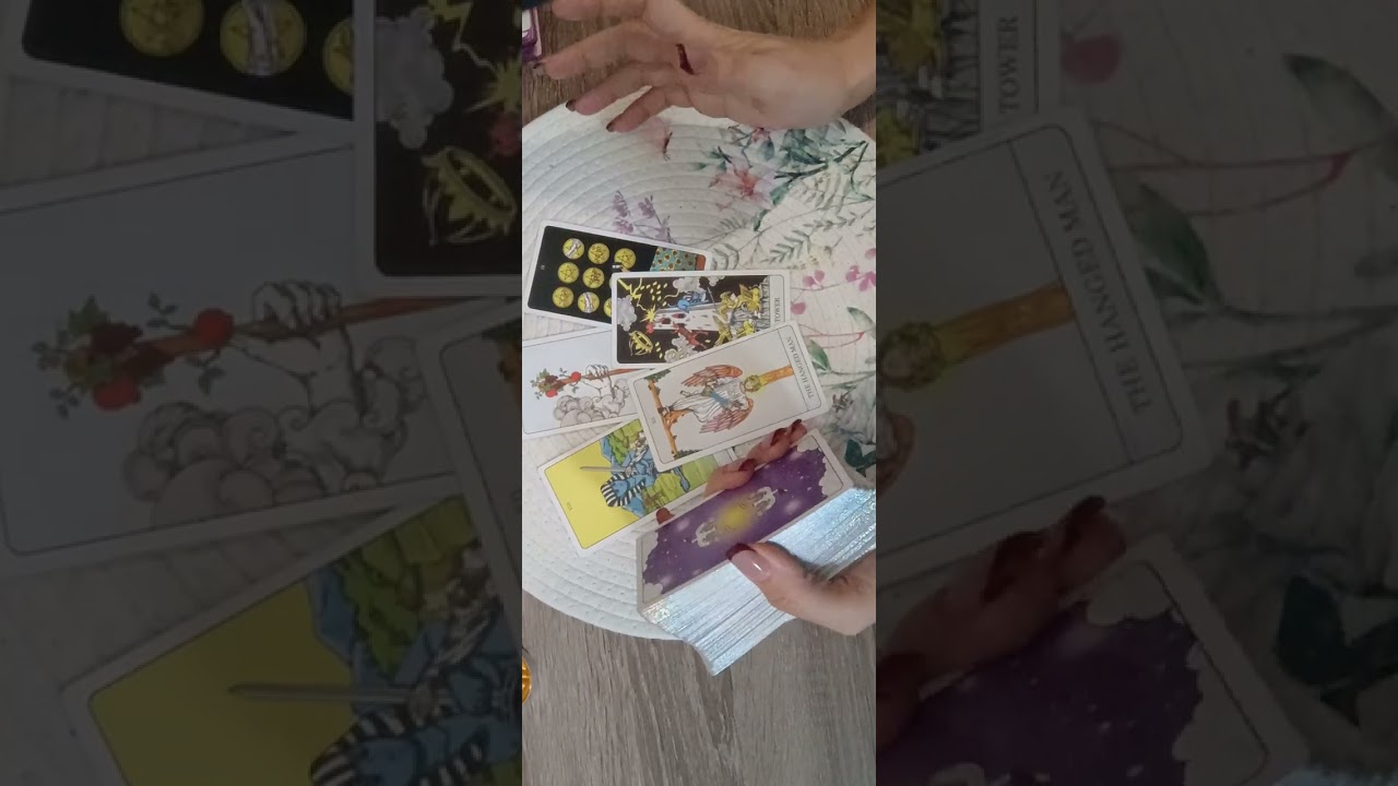 Таро разкрива личният му/й живот сега. КОНТАКТ:worldtaro3@gmail.com