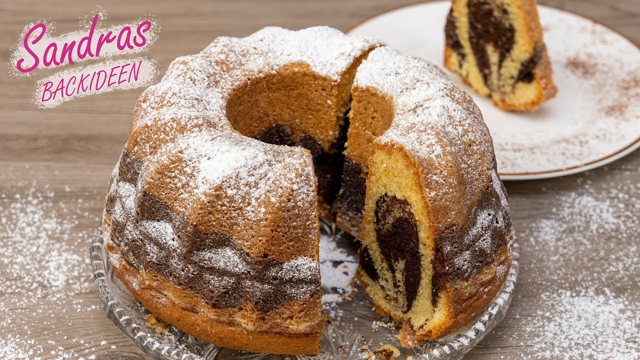 Klassischer Marmorkuchen mit perfektem Muster - einfacher Rührkuchen saftig und lecker | Marble cake