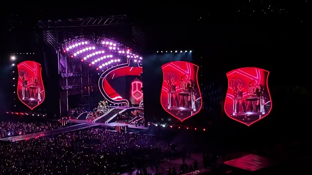 RBD - Tras de Mí [En vivo desde Medellín]