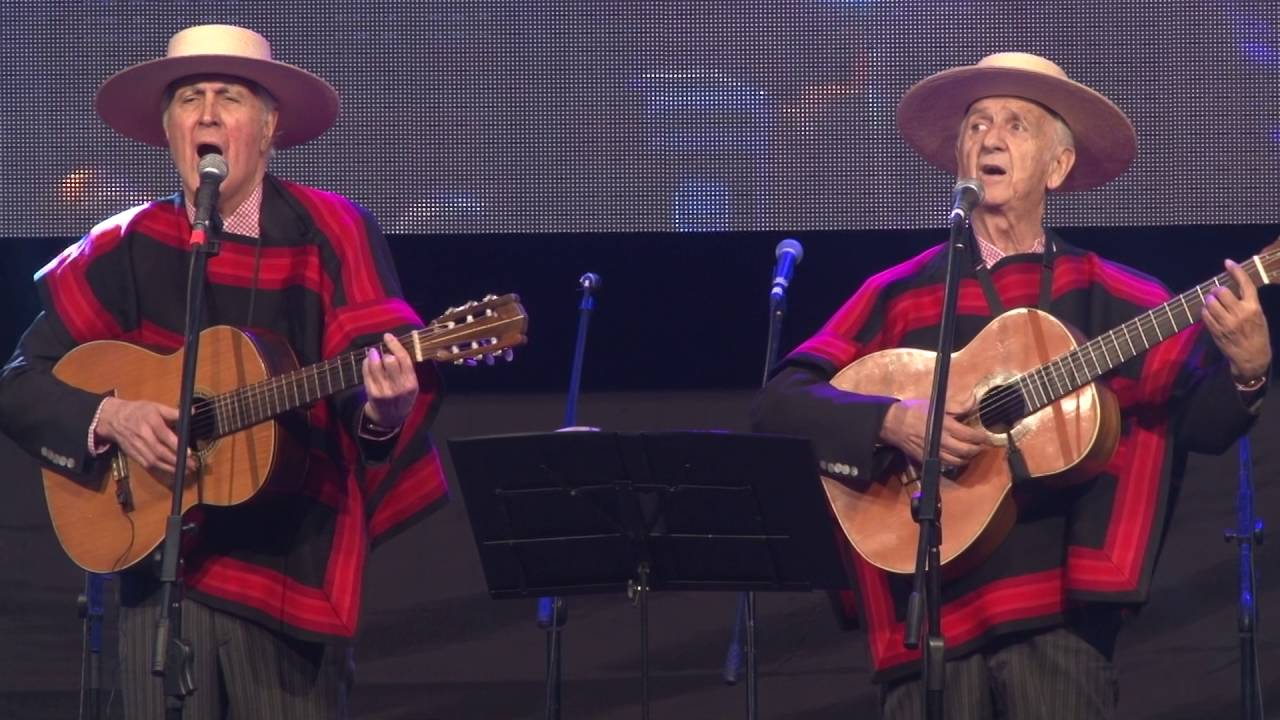 Los Huasos Quincheros en la Fiesta de la Virgen del Carmen