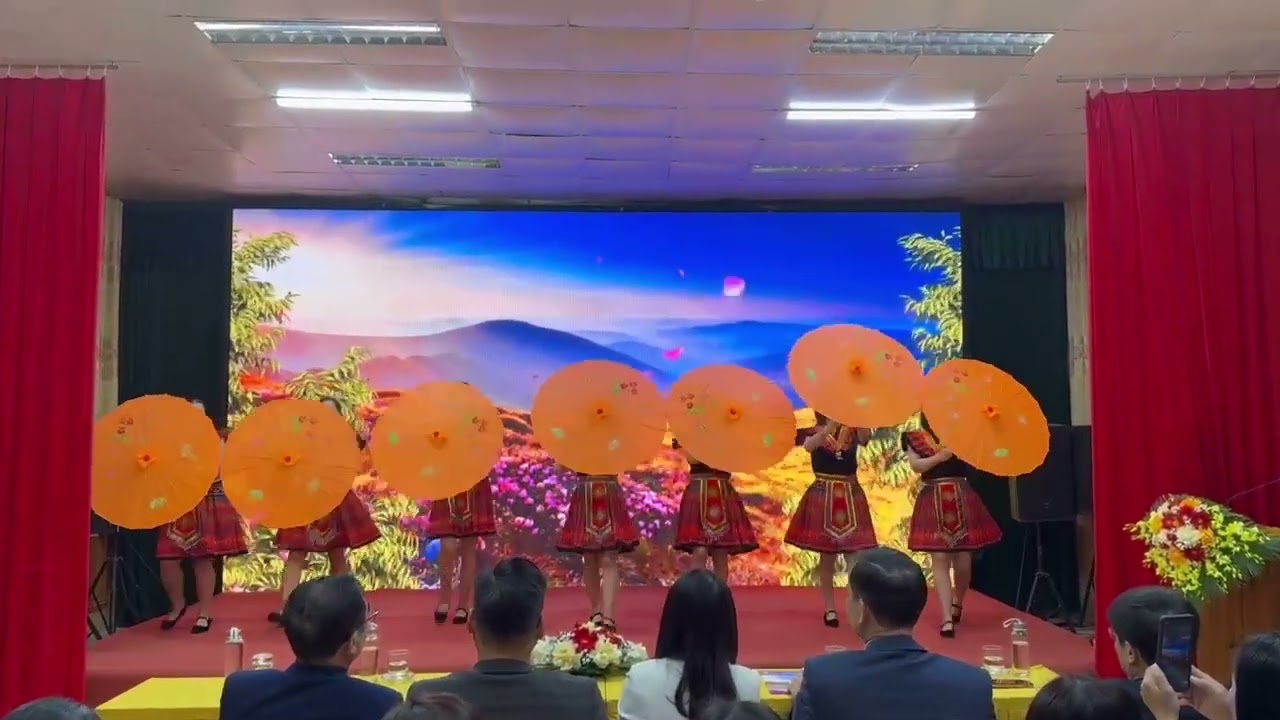 TIẾT MỤC XUẤT SẮC:ĐI GIỮA TRỜI RỰC RỠ -CTY VSMT CTĐT HÀ TĨNH