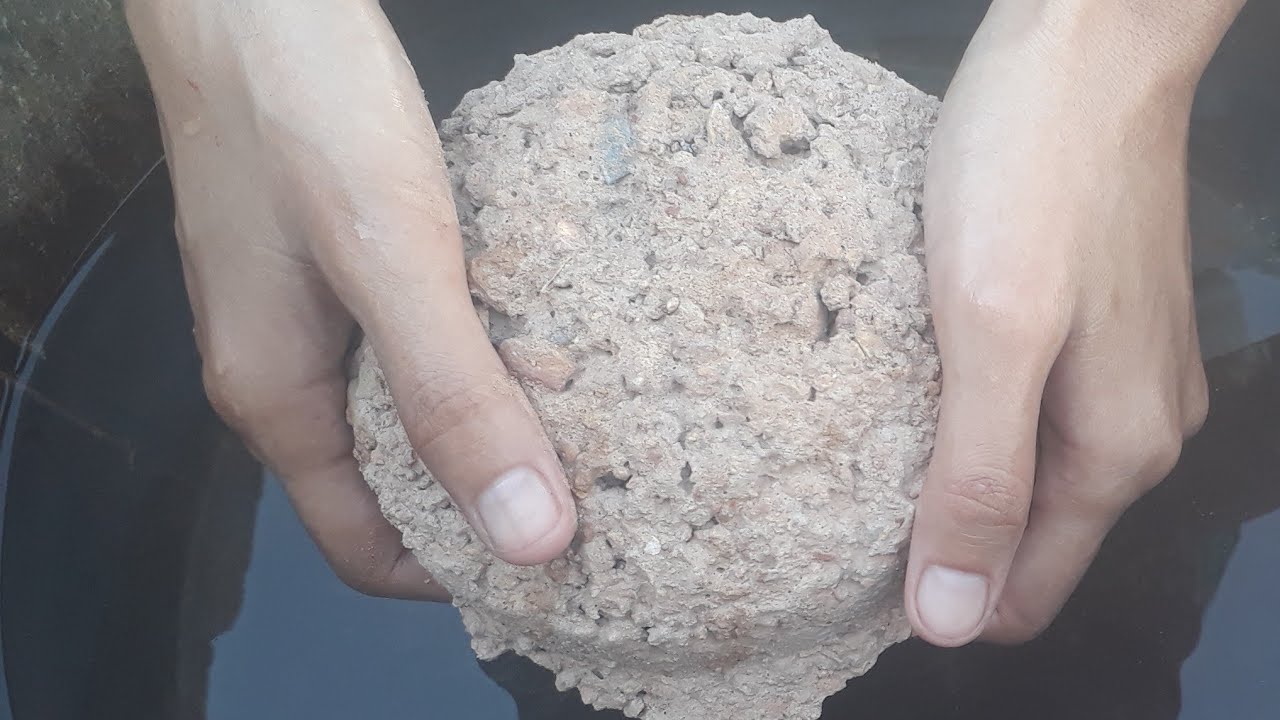 ASMR:SUPER CRUNCHY GRITTY RED DIRT CRUMBLING IN WATER #oddlysatisfying (Subscribe for more)