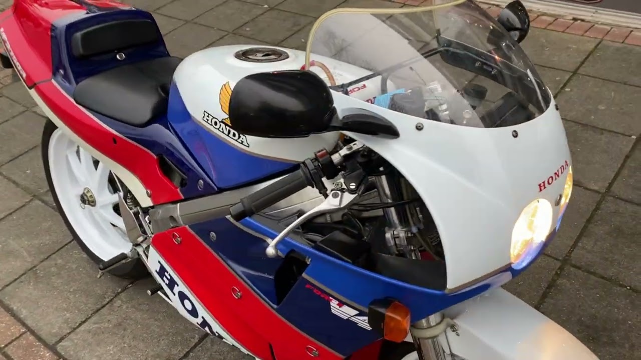 Honda VFR750R RC30