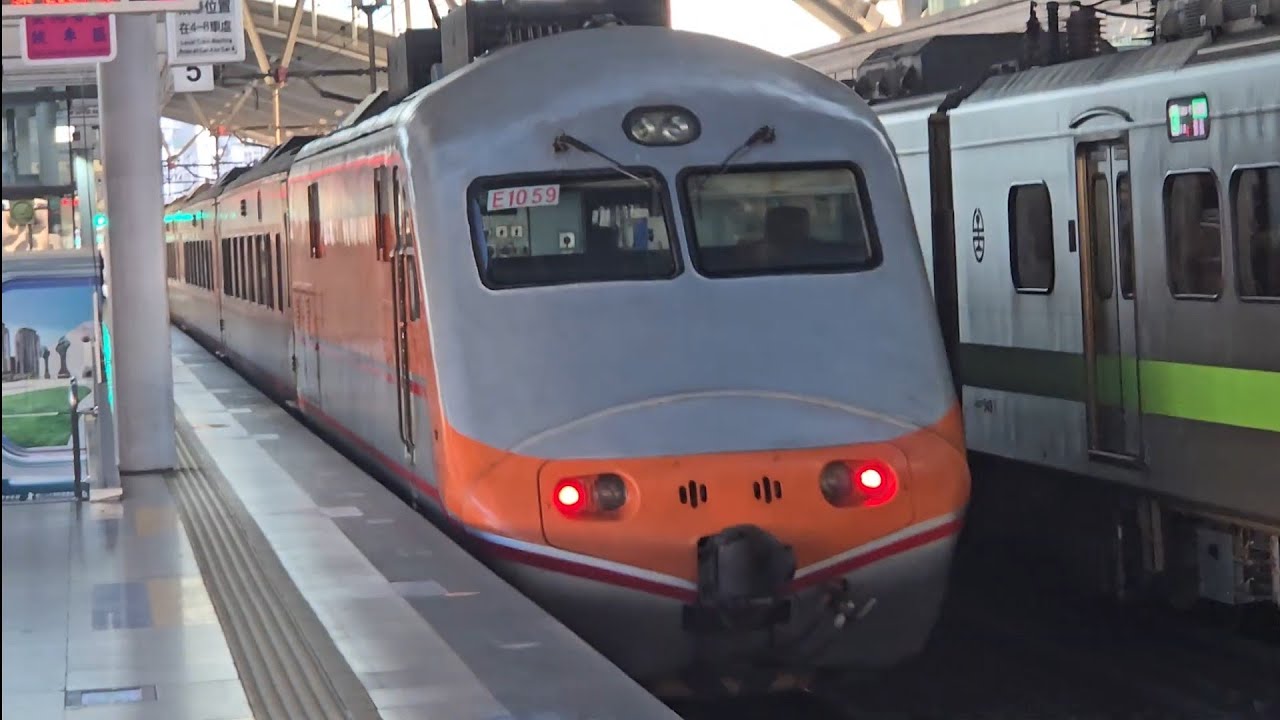 170次嘉義發車開往花蓮PPE1042單電豬PP電頭+十二節PP車廂+PPE1059單電豬PP電頭PP自強號，和2113次基隆發車經由山線開往嘉義銀綠色微笑號EMU900型十輛一編組EMU949區間車