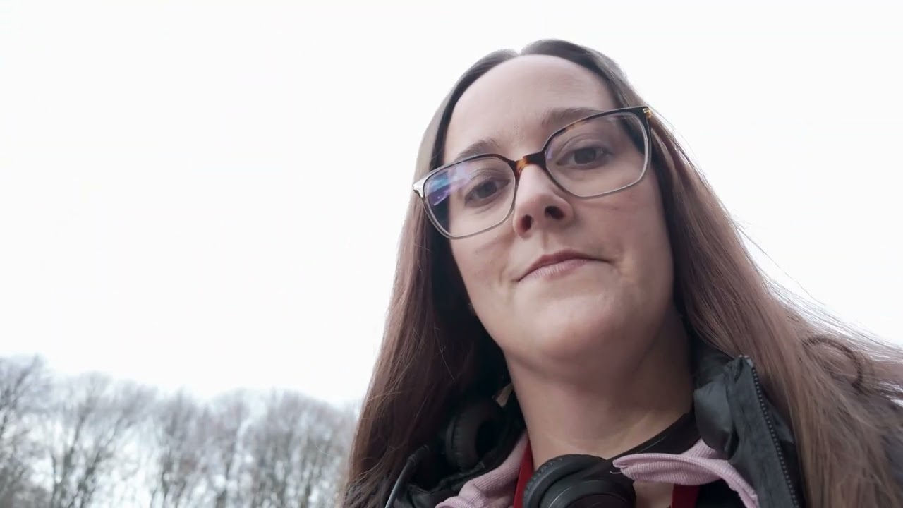 A pov walk around The Palace of Holyrood house gardens. Enjoy! 