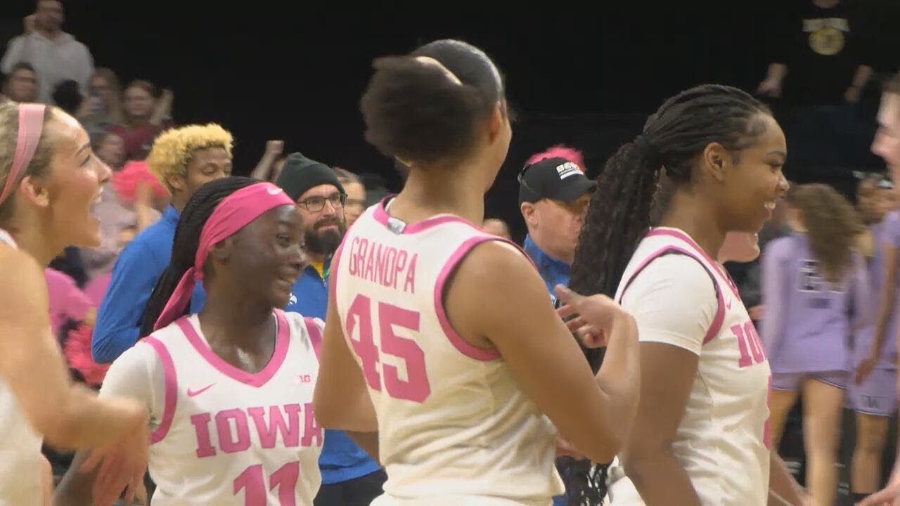 Wright, Stuelke set the tone in 15th-ranked Iowa women’s 65-56 win over No. 25 Washington