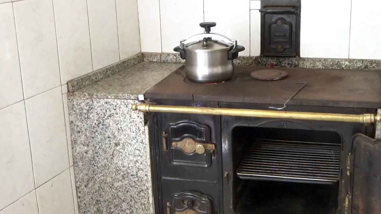 Cocinar en Cocina de leña (Encender y Funcionamiento)