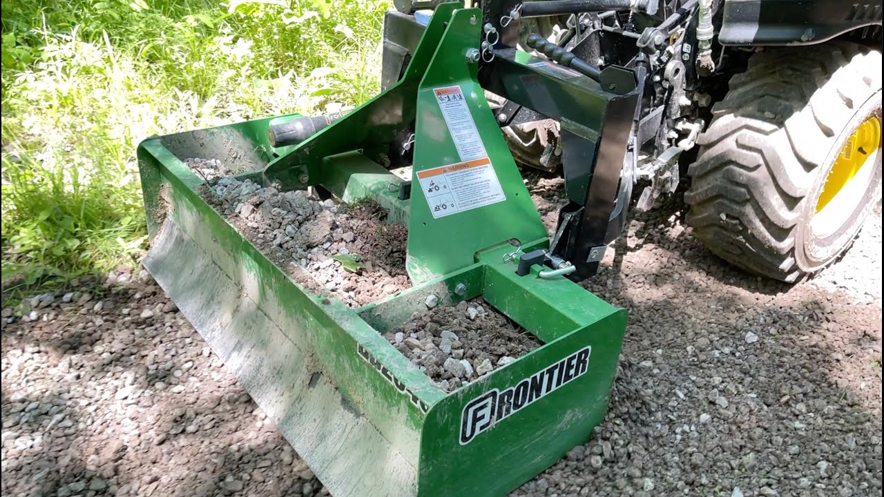 John Deere 1025R: скарификаторы с коробчатыми лезвиями