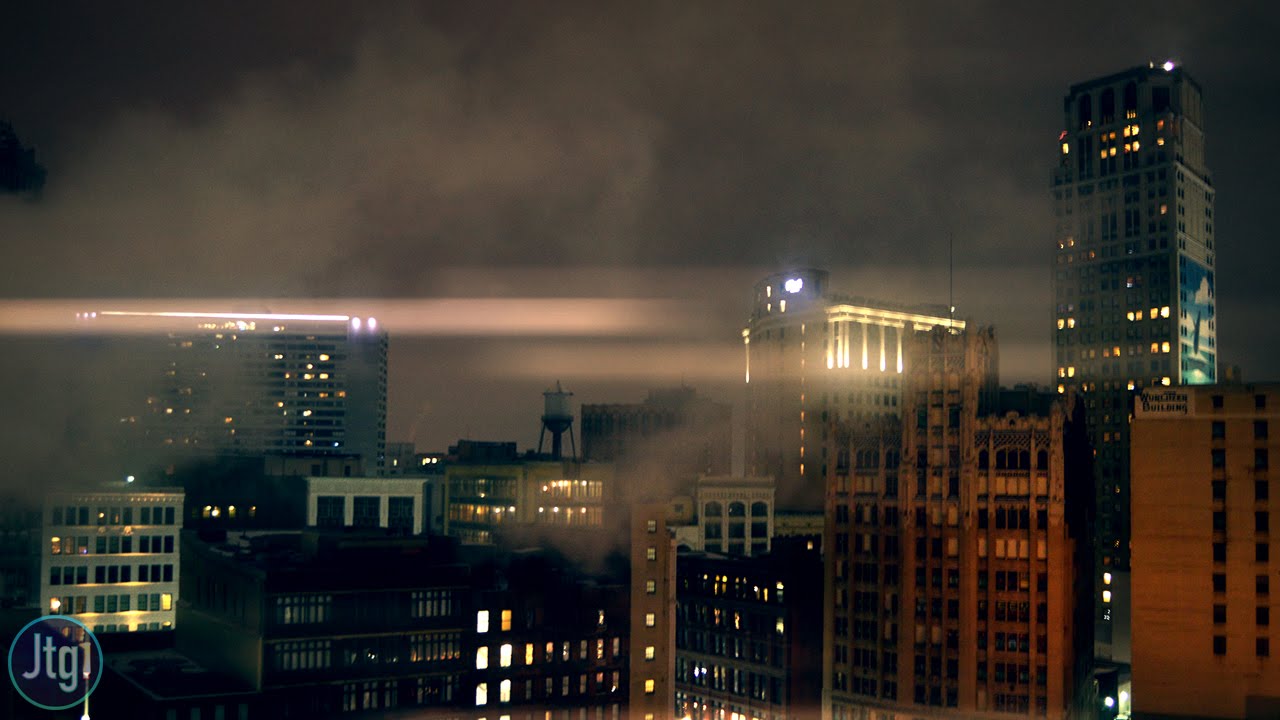 How to Create a Glowing Light Streak Effect in Photoshop