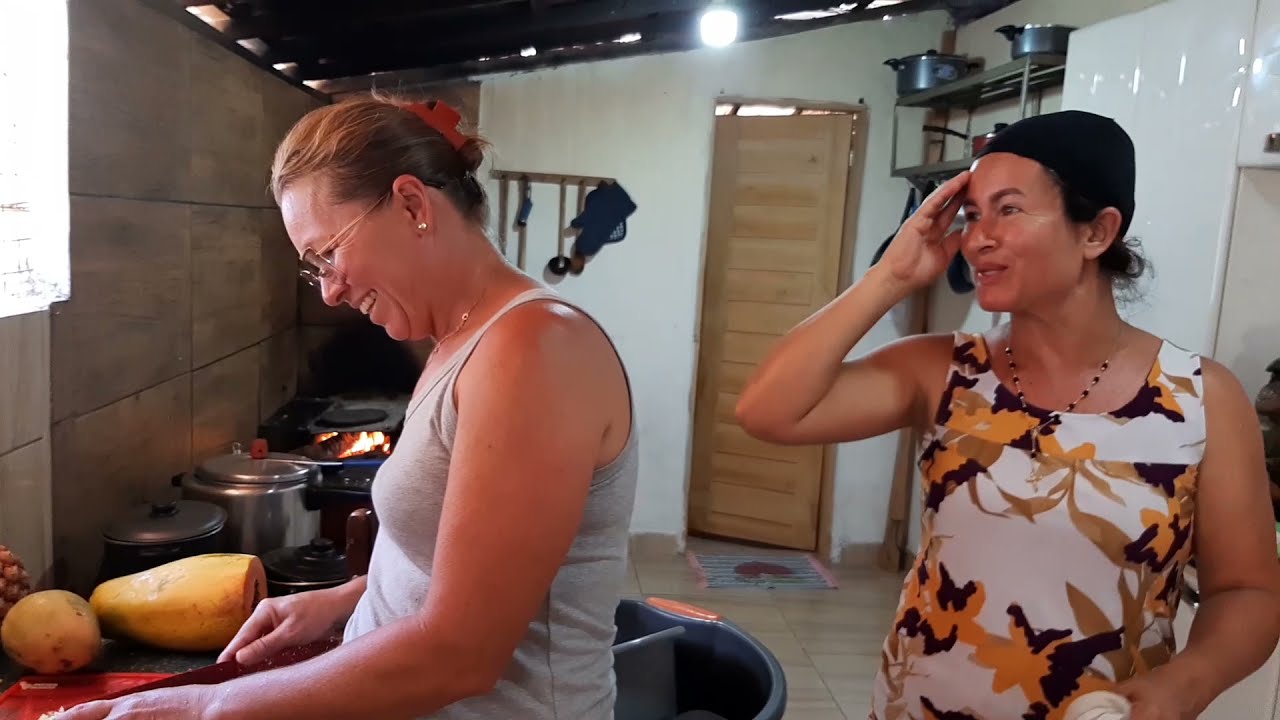 FUI AJUDAR MINHA IRMÃ GEANE NO ALMOÇO PARA A FAMILIA BARROS