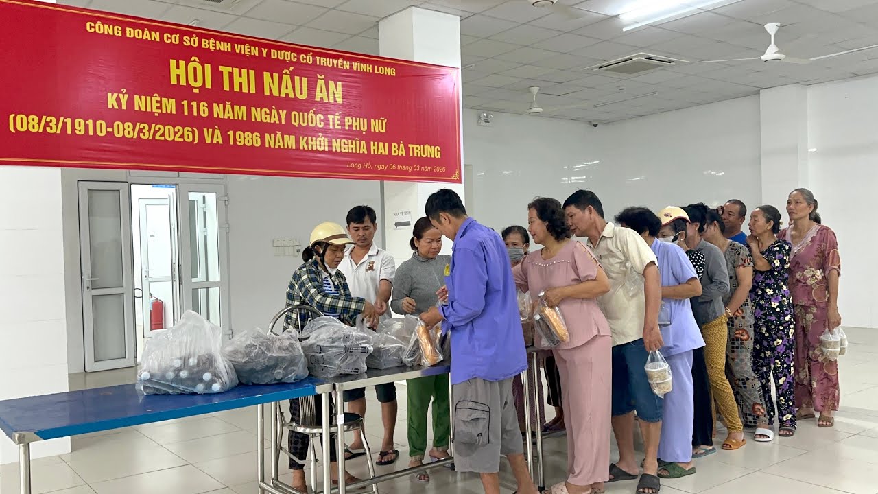 Nay Mẹ Khai Trương Bán Lại Được Người Cô Mua 100 Ổ Bánh Mì, Sâm Tặng Cho Bà Con #1273 - Hai Sướng 