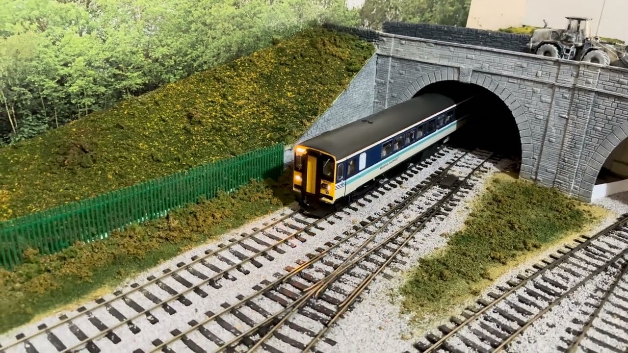 Heljan Class 153 O gauge. Speaker change part One, from Factory to Alz (DCKits).